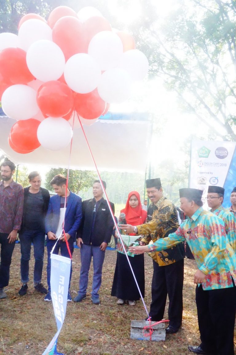 Opening English Camp Warnai MTs Negeri 4 Malang Bersama Bapak Kepala Kemenag Dr. H. Mustain, M.Ag