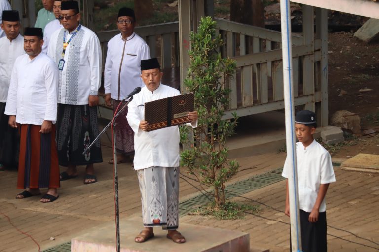 Jihad Santri Jayakan Negeri, MTsN 4 Malang Gelar Apel Peringatan Hari Santri Nasional