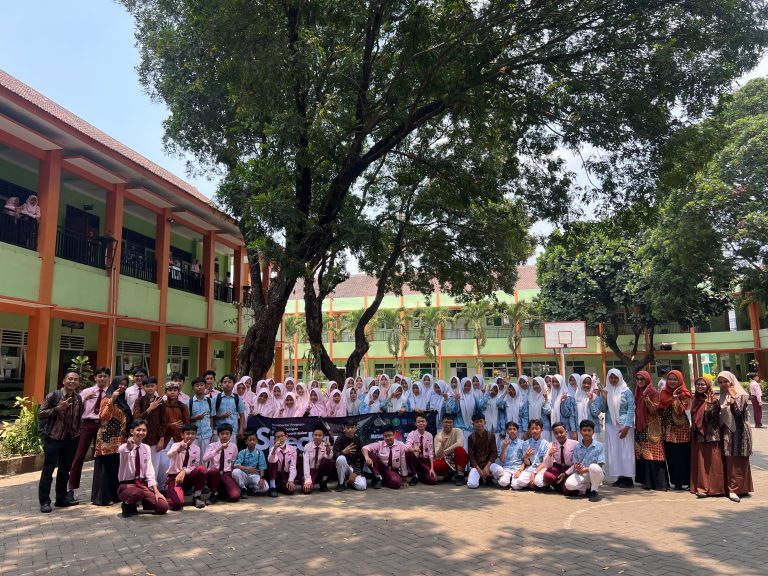 SPECTRUM: MTsN 4 Malang dan MTsN 1 Malang Berkolaborasi, Dorong Siswa Berani Berbahasa Inggris